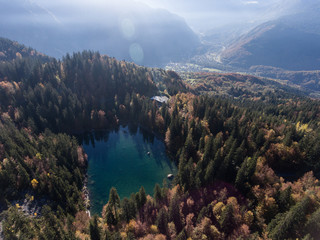 Photographie aérienne des alpes française en automne 