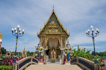 Fototapeta na wymiar buddhist temple in thailand