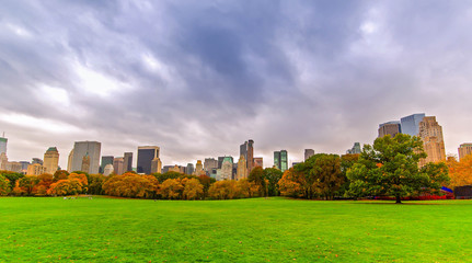 Fototapeta na wymiar Fall colors in Central Park in New York, USA