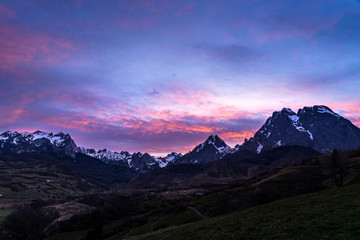 Coucher de soleil cirque lescun pyren&eacute;es