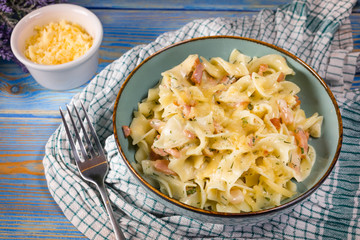 Tagliatelle mosse Carbonara