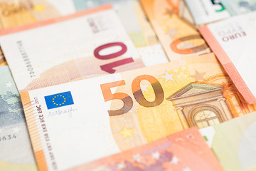 Viele Euro-Banknoten als Hintergrund