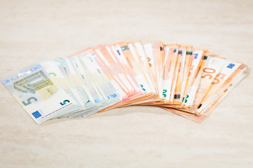 Viele Banknoten aufgefächert als Nahaufnahme