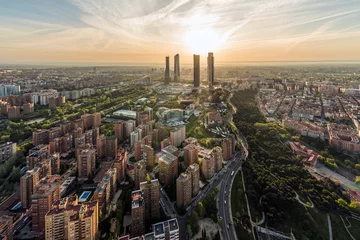 Selbstklebende Fototapete Madrid Luftaufnahme von Madrid bei Sonnenaufgang