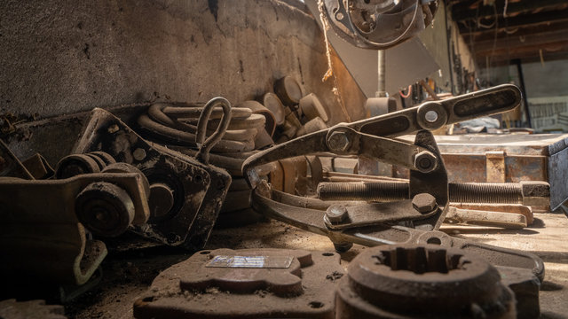 Puller Tool At The Old Bench