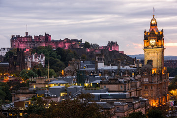 Obraz premium Edinburgh city skyline and castle at night, Scotland