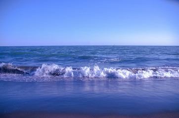 浜辺の海