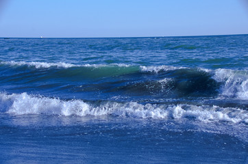 波たつ海水