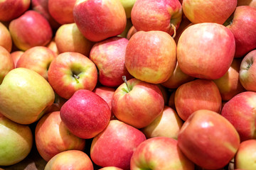 Fototapeta na wymiar The red fresh apples as a background