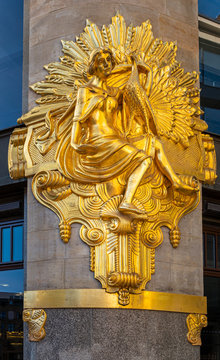 goldener Engel an der Fassade der Commerzbank in Leipzig