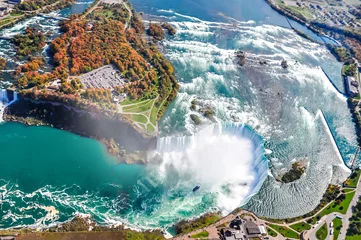 Fotobehang Badkamer Niagara waterval van bovenaf, luchtfoto van Niagara waterval.