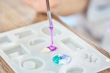 Drop purplish resin into resin mold , process of prepare for make an accessories