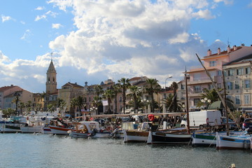 Fototapeta na wymiar Le port de Sanary (provence)