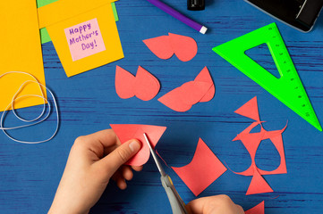 Child makes card for Mother's Day. Step 7