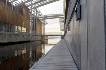 Moderne Architektur am Hafen von Oslo aus der Froschperspektive