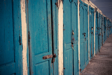 Blaue Türen