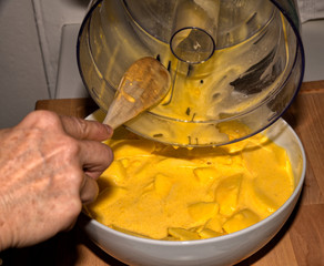 Homemade apple pie preparation 4