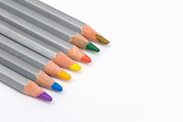 Naklejka premium gray wooden pencils with colored rods on a white background