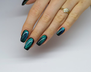 Cat eye nails