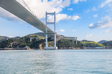 Fototapeta premium 来島海峡大橋と大島と瀬戸内海 Kurushima-Kaikyo-Ohashi bridge, Oshima island and Setonaikai, Inland Sea of Japan, in Imabari city, Ehime Pref. Japan.