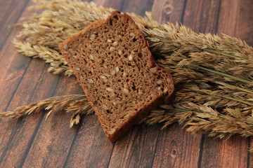  bread and spikelets