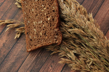  bread and spikelets
