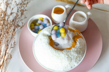 Set Bua Loi Bingsu milk ice dessert