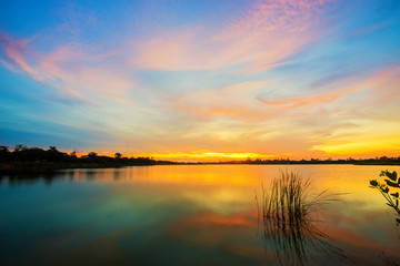 Obraz premium sunset on the lake