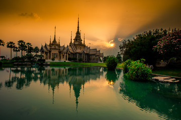 Wallpaper Wat Lan Boon Mahawihan Somdet Phra Buddhacharn(Wat Non Kum)is the beauty of the church that reflects the surface of the water, popular tourists come to make merit and take a public photo