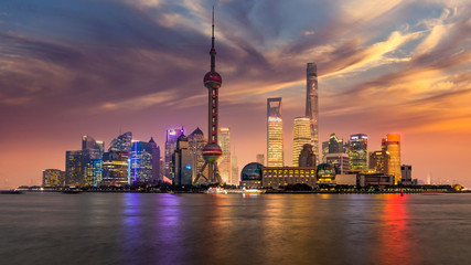 Shanghai Skyline und Wolkenkratzer moderne Hochbau Architektur in Asien, Shanghai, Lujiazui Downtown Business und Finanzen in China am Huangpu River.