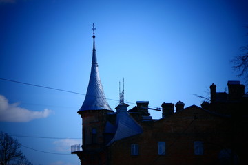 Fototapeta na wymiar Castle under bright blue sky