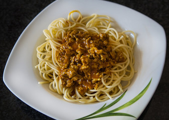 Spaghetti Bolognese, Napoli, vegan auf einem Teller 