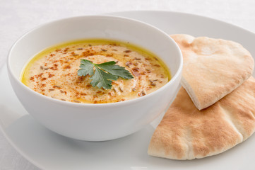 hummus decorated with chickpeas served with pita