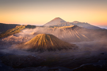 Obraz premium Golden Hour at Bromo Volcano