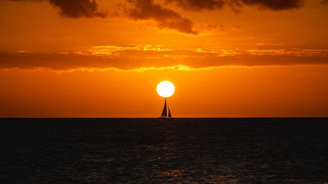 coucher de soleil sur voiler