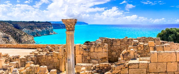 Foto op Canvas Landmarks of Cyprus island  - antique Kourion Temple over beautiful turquoise sea © Freesurf