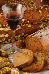 Spice bread and cassis liqueur from Djon