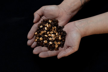 grain de café noir or