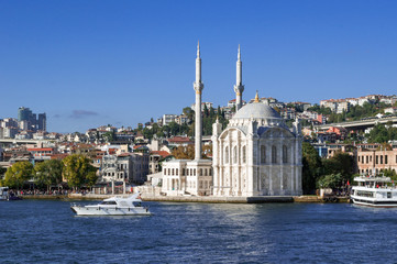 Fototapeta na wymiar Ortakoy mosque in the Ottoman Baroque style built in the 19th century, Istanbul.