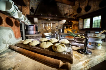Fotobehang Impasto fatto in casa, tradizione italiana, cucina casale © Lorenzo