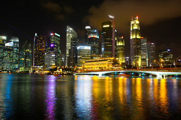Fototapeta na wymiar Night view of Singapore Business Center, water level view