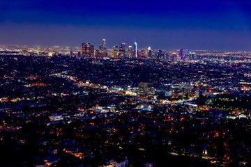 Fototapeta premium panoramic view of the city of Los Angeles illuminated at night in California