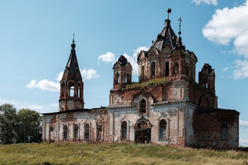 Fototapeta na wymiar an old dilapidated Church against the blue sky