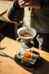 Fototapeta na wymiar Making Arabica coffee using an alternative method of pour over