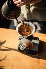 Making Arabica coffee using an alternative method of pour over
