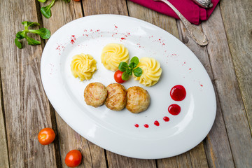 Chicken cutlets with mashed potatoes