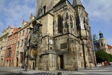 Prague chimes. The eagle consists of three main components located vertically on the tower. In the center of the astronomical dial, shows the time of sunrise and sunset, phase of the moon.