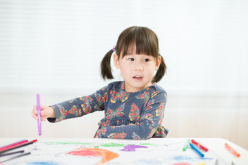 toddler girl practice color paiting at home