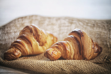 croissant, viennoiserie	