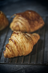 croissant, viennoiserie	